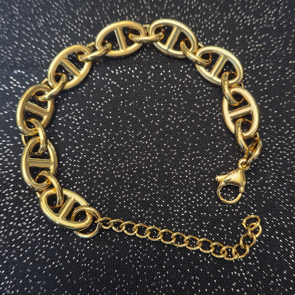 Elegant Gold Chain Bracelet